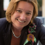 L’idée est que quand vous faites travailler un salarié dans un pays, vous payez les charges sociales équivalentes au pays. Il faut qu’on arrête. En effet, pourquoi a-t-on du dumping social ? Parce que nos charges sont trop élevées. Donc il faut que nos charges baissent et que ça devienne le plus cohérent possible. Pour éviter les abus, il faut d’une part, harmoniser et d’autre part, faire en sorte que l’on paie raisonnablement des charges. C’est ce qui a d’ailleurs été plus ou moins impulsé par le Parlement récemment avec des délais de carence plus courts.