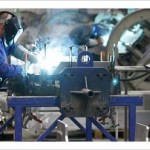 Mai 1968, des écervelés criaient : « Assez d’actes, des mots », et nous disions d’eux qu’ils n’avaient pas pris la Bastille, mais seulement pris la parole. Aujourd’hui, la vanité des postures, de la gauche ou de la droite, à propos de l’affaire Alsthom n’a pas échappé à Bertrand Nouel. Il s’interroge sur les raisons de ce tintamarre, et, à la question : quel rôle pour l’état ?, il répond « non au patriotisme cocardier ! ».