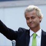 Ulcéré par les discours islamolucides de Geert Wilder – seule la vérité blesse – le gouvernement saoudien a interdit aux sociétés néerlandaises toute participation aux futurs projets commerciaux locaux, sous prétexte que le gouvernement néerlandais n’a pris aucune mesure contre le leader du Parti de la Liberté (Freedom Party) qualifié d’extrême-droite, coupable d’avoir dénigré le royaume saoudien et l’islam. Le vilain islamophobe Geert Wilders a blasphémé contre le «doux, le pacifique, le tolérant islam», il doit être puni, sinon gare aux sanctions.