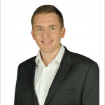 L’homme qui monte à l’UMP, selon les médias, revient depuis ses bureaux toulousains sur l’actualité mouvementée de son parti. Xavier Spanghero, secrétaire départemental adjoint de l’UMP de Haute-Garonne, nous fait part de sa vision partisane alors que se jouait au même moment (Ndlr mardi 10 juin) à Paris la désignation du nouveau bureau politique d’une direction provisoire.