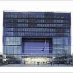 Nous estimons en effet que les élus, ne doivent plus bénéficier de privilèges financés par l'argent public dans une période plus que difficile pour nos concitoyens.