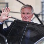 Parcours de Michel Barnier : de la Savoie aux responsabilités européennes, entre Jeux d’Albertville, environnement, diplomatie française et construction européenne.