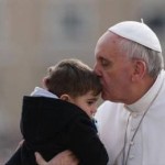 Le Pape François a précisé : « Il n’y pas de place dans le ministère de l’Eglise pour ceux qui commettent de tels abus. Pour nous tous, demeure en vigueur le conseil que Jésus donne à ceux qui provoquent des scandales : La meule et la mer, dont parle Mathieu », conclut le Pape François (fin des extraits ; voir lien vers source en bas de page).