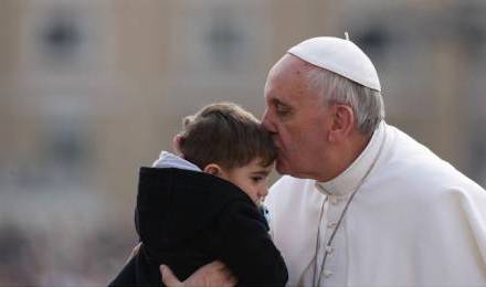 Le Pape François a précisé : « Il n’y pas de place dans le ministère de l’Eglise pour ceux qui commettent de tels abus. Pour nous tous, demeure en vigueur le conseil que Jésus donne à ceux qui provoquent des scandales : La meule et la mer, dont parle Mathieu », conclut le Pape François (fin des extraits ; voir lien vers source en bas de page).