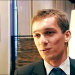 En France, le SMIC unique n'existe pas. Il existe déjà des modulations du SMIC. Pour les mineurs de 16 à 17 ans qui ont moins de 6 mois d'expérience dans un secteur d'activité, la rémunération est de 20% inférieure au SMIC et de 10 % pour les mineurs de plus de 17 ans.