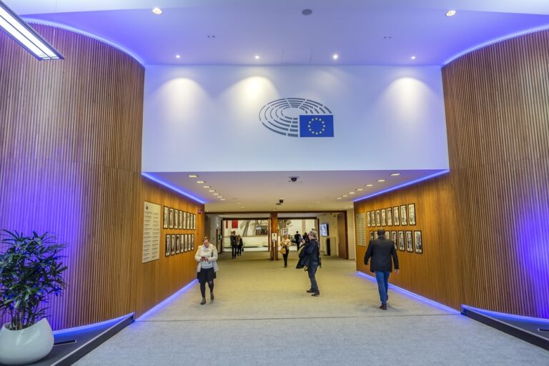 La Commission européenne consulte les partenaires sociaux sur la