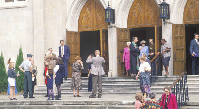 La polarisation du christianisme américain, reflet des fractures politiques et culturelles du pays.