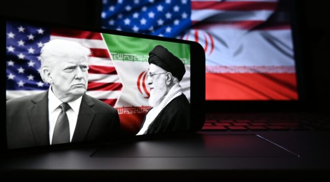 Tensions géopolitiques entre l’Iran et Washington, analyse des enjeux stratégiques au Moyen‑Orient.