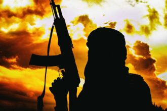 Camions‑citernes détruits dans la région de Kayes au Mali après une attaque jihadiste du JNIM.