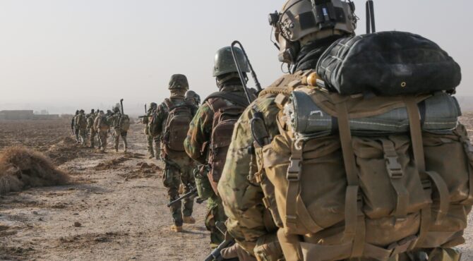 Illustration de la puissance militaire américaine, montrant la supériorité technologique et la capacité de projection des forces armées des États‑Unis.