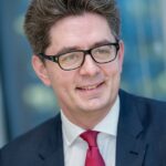 Portrait de Matthew Norman, nouveau responsable Infrastructure Debt chez Allianz Global Investors, succédant à Claus Fintzen.
