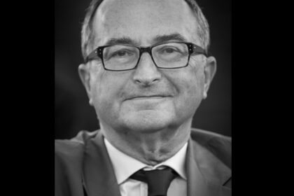 Portrait de Christian de Boissieu, économiste français, spécialiste des questions monétaires et de la régulation financière.