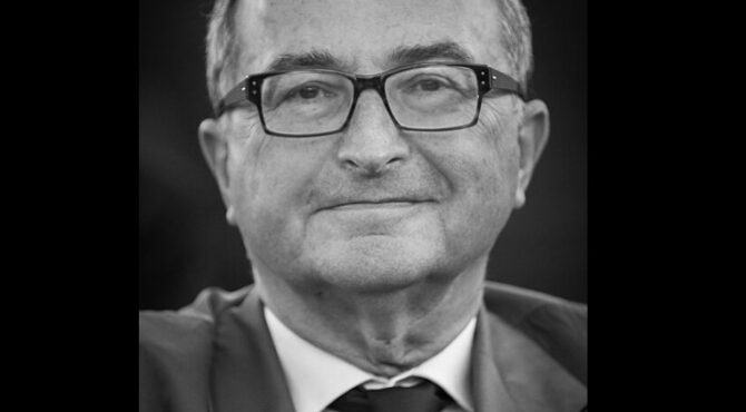 Portrait de Christian de Boissieu, économiste français, spécialiste des questions monétaires et de la régulation financière.