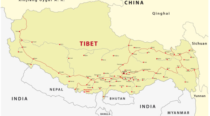 La démocratie tibétaine en exil incarne une rare alliance entre liberté religieuse, institutions élues et résistance culturelle face à la domination chinoise.