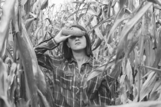 Le Gouvernement lance un plan national de 41 mesures pour renforcer la place des agricultrices, soutenir leurs droits et favoriser le renouvellement des générations agricoles.