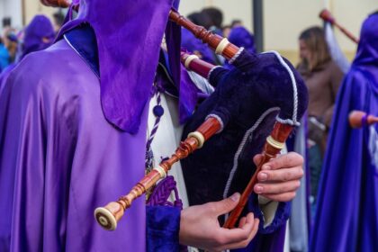 Fidèles traditionalistes catholiques en France, attachés à la liturgie ancienne, dans un contexte de tensions ecclésiales.