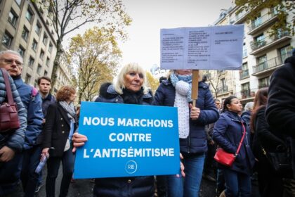 En France, l’antisémitisme progresse chez les plus jeunes. Les écoles et universités deviennent des lieux d’alerte, révélant une réalité bien plus vaste que les chiffres officiels.