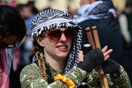 Débat public en France autour de l’expression islamo‑gauchiste, illustrant les tensions idéologiques et les enjeux de laïcité