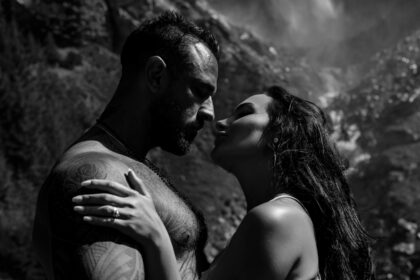 Silhouette méditative dans une lumière tamisée, symbolisant la tension intérieure entre Carême, vérité personnelle et relation clandestine.