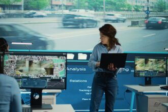 Plongée dans le monde du renseignement, un univers discret mais essentiel où se jouent influence, sécurité nationale et compréhension stratégique du monde.