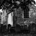 Église française ancienne illustrant la fragilité du patrimoine religieux et la nécessité de sa restauration.