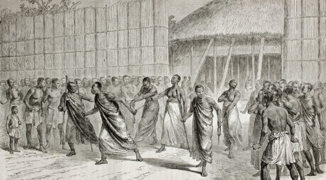 Illustration représentant une silhouette africaine stylisée entourée de symboles panafricanistes, contrastant avec des figures anonymes en arrière‑plan pour évoquer les tensions identitaires et les débats contemporains autour du panafricanisme.