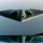 Carte géopolitique illustrant la compétition nucléaire entre les États-Unis, la Chine et la Russie, symbolisant les enjeux de dissuasion stratégique.