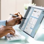 Illustration de la campagne nationale de Bercy pour préparer les entreprises à la facture électronique obligatoire en 2026.