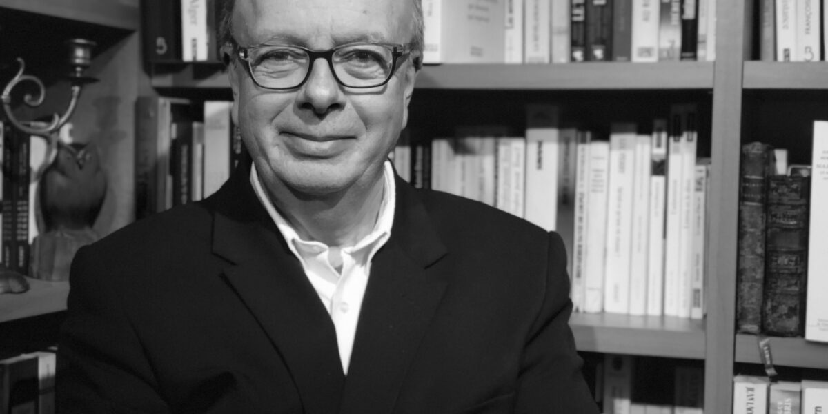 Portrait de Gérard Vespierre, analyste géopolitique, photographié en plan rapproché, utilisé pour illustrer sa tribune sur l’Iran et les enjeux régionaux.