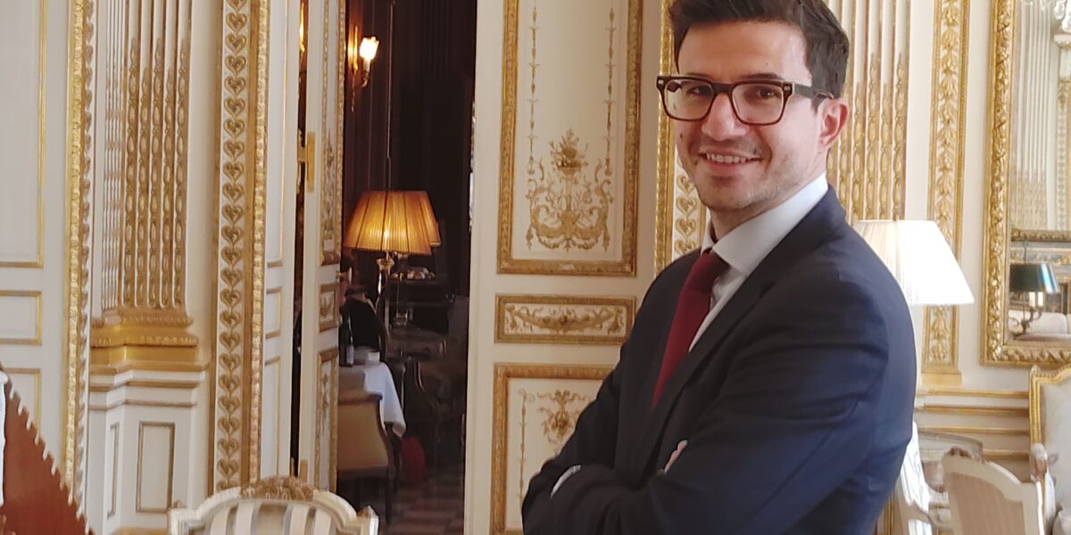 L’histoire d’Alexis Blez, fondateur de 58 Facettes, révèle une vision du luxe fondée sur la transmission, la circularité et la renaissance des bijoux anciens