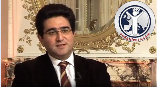 Portrait de Nicolas Firzli, figure majeure de la finance mondiale et de la géoéconomie, dont l’analyse stratégique influence gouvernance, fonds de pension et investissements.