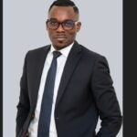 Portrait de Deve Mabougou, acteur local engagé à Poissy, illustrant son rôle croissant dans la vie citoyenne de la ville.