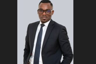 Portrait de Deve Mabougou, acteur local engagé à Poissy, illustrant son rôle croissant dans la vie citoyenne de la ville.