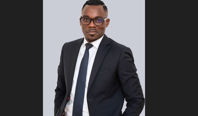 Portrait de Deve Mabougou, acteur local engagé à Poissy, illustrant son rôle croissant dans la vie citoyenne de la ville.