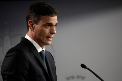 Carte stylisée de l’Europe montrant les fractures Est‑Ouest et la position stratégique de l’Espagne dans la recomposition des alliances occidentales.