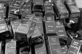 La guerre en Iran renforce l’attrait de l’or, actif refuge face aux tensions géopolitiques, à l’inflation et à la fragmentation du système économique mondial.