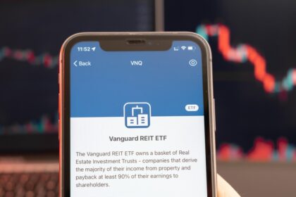 Steele & Holt accompagne Vanguard dans une stratégie de communication ambitieuse, pensée pour renforcer sa visibilité, sa pédagogie financière et son influence en Europe.