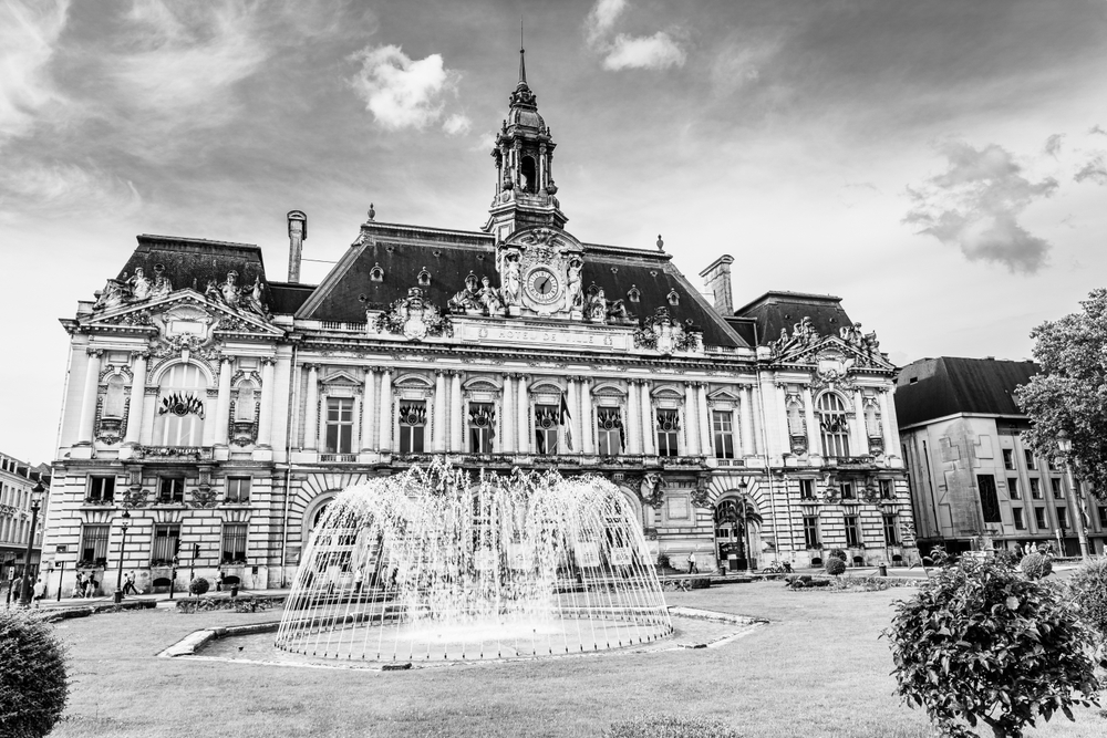 Analyse sociologique de la fragmentation de la gauche française : PS, LFI et électorats désalignés à la lumière des dynamiques électorales et du sondage ELABE.