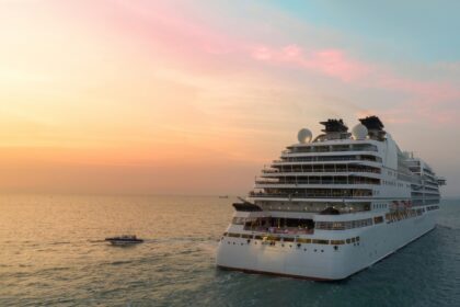 Faire une croisière, c'est s'endormir dans un port et se réveiller dans un autre.