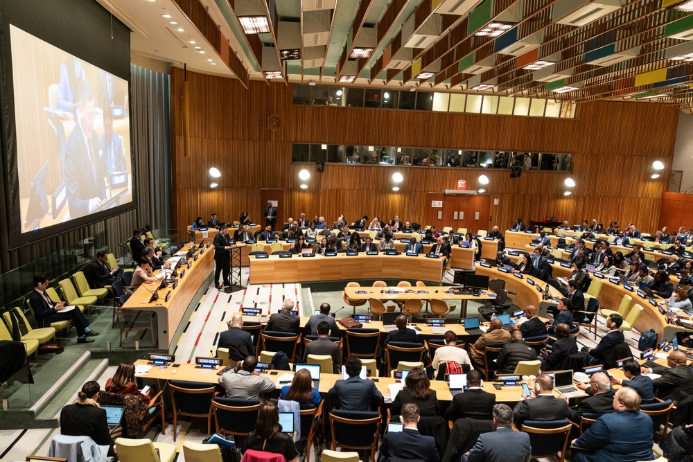 Carte du monde indiquant les États possédant l’arme nucléaire et ceux engagés dans des programmes sensibles, illustrant les dynamiques actuelles de prolifération.