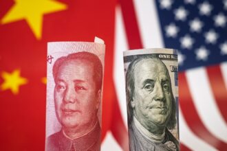 Analyse de la nouvelle guerre froide entre les États‑Unis et la Chine, marquée par la puissance du dollar et la stratégie économique souterraine de Pékin.