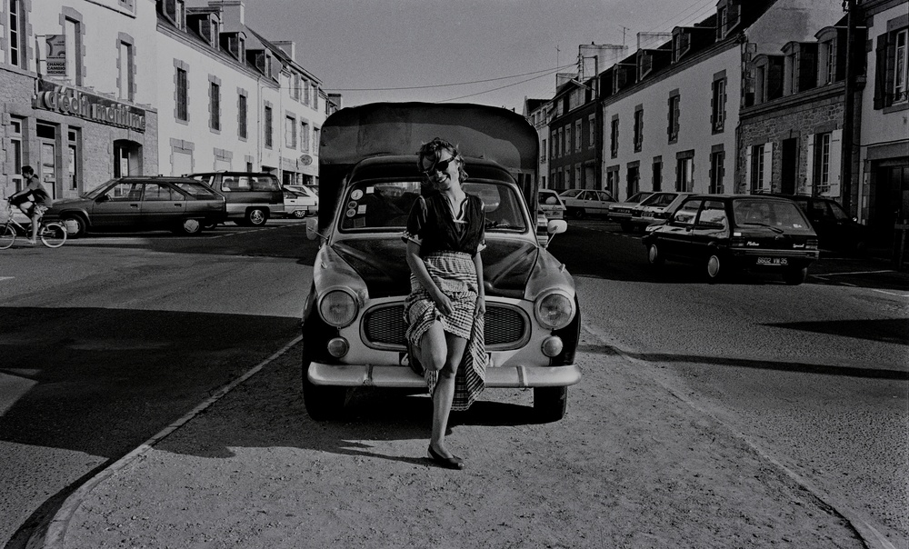 Illustration représentant la diversité culturelle en France, symbolisant les tensions et les enjeux liés au multiculturalisme dans la société contemporaine.