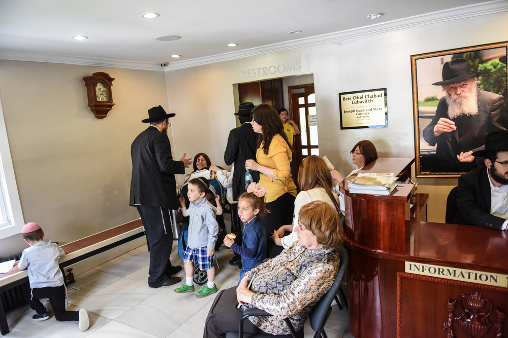 Portrait de Menachem Mendel Schneerson, le Rabbi de Loubavitch, figure majeure du judaïsme moderne et artisan d’un réseau mondial d’éducation et de diffusion de la Torah.