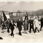 Illustration conceptuelle représentant la tension entre l’idéologie du travail et le principe de laïcité, symbolisant deux visions concurrentes de la valeur humaine.