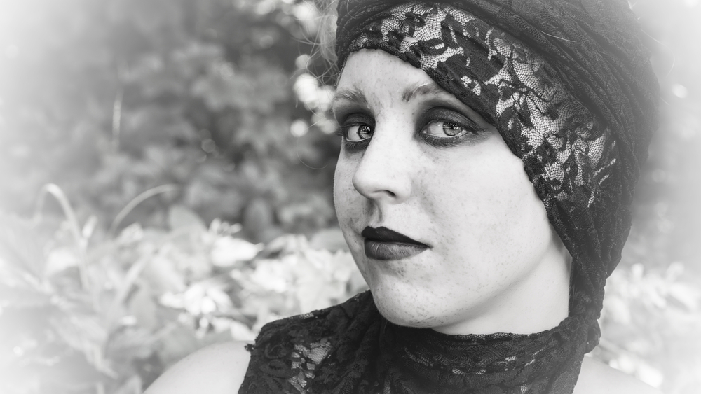 Analyse du rôle de Maria de Naglowska dans l’Europe ésotérique des années 1930, entre mystique inversée, quête métaphysique et retour des imaginaires occultes.