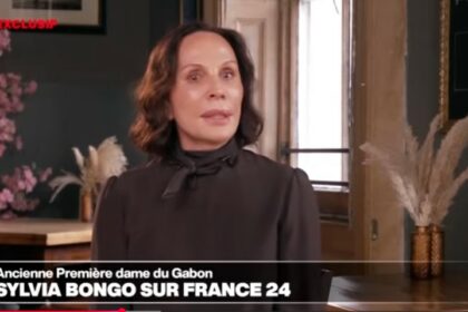 Portrait institutionnel de Sylvia Bongo ou image illustrant la transition politique au Gabon, symbolisant les enjeux de justice, de droits humains et d’État de droit.