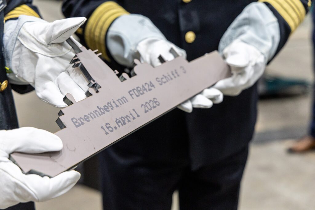 Découpe du premier acier du troisième bâtiment de soutien de flotte classe 424 sur le chantier naval de Wolgast