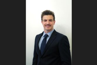 Portrait de Guillaume‑Abraham Mouselli, analyste des dynamiques géopolitiques entre la Chine, le Moyen‑Orient et les Balkans.