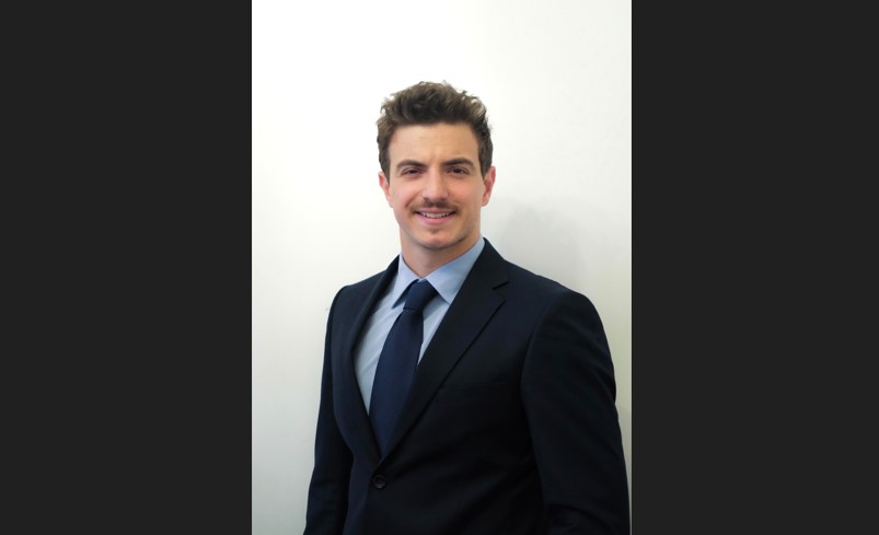 Portrait de Guillaume‑Abraham Mouselli, analyste des dynamiques géopolitiques entre la Chine, le Moyen‑Orient et les Balkans.