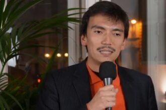 Portrait de Maxime Delavalle, expert de la mode circulaire, évoquant les enjeux économiques et industriels du secteur en France.